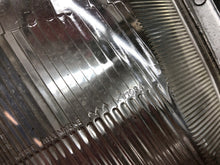 Laden Sie das Bild in den Galerie-Viewer, Frontscheinwerfer Mercedes-Benz W111 W108 K12706 Ein Stück (Rechts oder Links) SCH7803862592xz