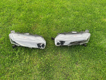 Load image into Gallery viewer, Frontscheinwerfer Dacia Spring 266052417R 266008993R LED Rechts oder Links