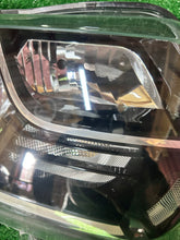 Laden Sie das Bild in den Galerie-Viewer, Frontscheinwerfer Dacia Duster 260101133R LED Rechts Scheinwerfer Headlight