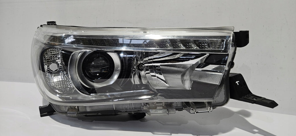 Frontscheinwerfer Toyota Hilux VIII LED Rechts Scheinwerfer Headlight SCH1983788450kr