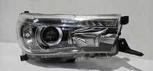 Laden Sie das Bild in den Galerie-Viewer, Frontscheinwerfer Toyota Hilux VIII LED Rechts Scheinwerfer Headlight SCH1983788450kr