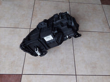 Laden Sie das Bild in den Galerie-Viewer, Frontscheinwerfer Mercedes-Benz W176 A1768202761-1 Links Scheinwerfer Headlight SCH2146655826ir