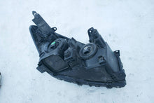 Laden Sie das Bild in den Galerie-Viewer, Frontscheinwerfer Toyota Rav 4 Links Scheinwerfer Headlight SCH1605737246xr
