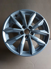 Load image into Gallery viewer, 1x Alufelge 17 Zoll 7.0&quot; 5x112 34ET Glanz Silber 80A601025 Audi Q5 Rim Wheel