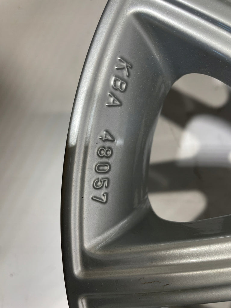 1x Alufelge 16 Zoll 6.5" 4x100 40ET Glanz Silber KBA48057 Renault Rim Wheel