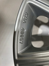Laden Sie das Bild in den Galerie-Viewer, 1x Alufelge 16 Zoll 6.5&quot; 4x100 40ET Glanz Silber KBA48057 Renault Rim Wheel