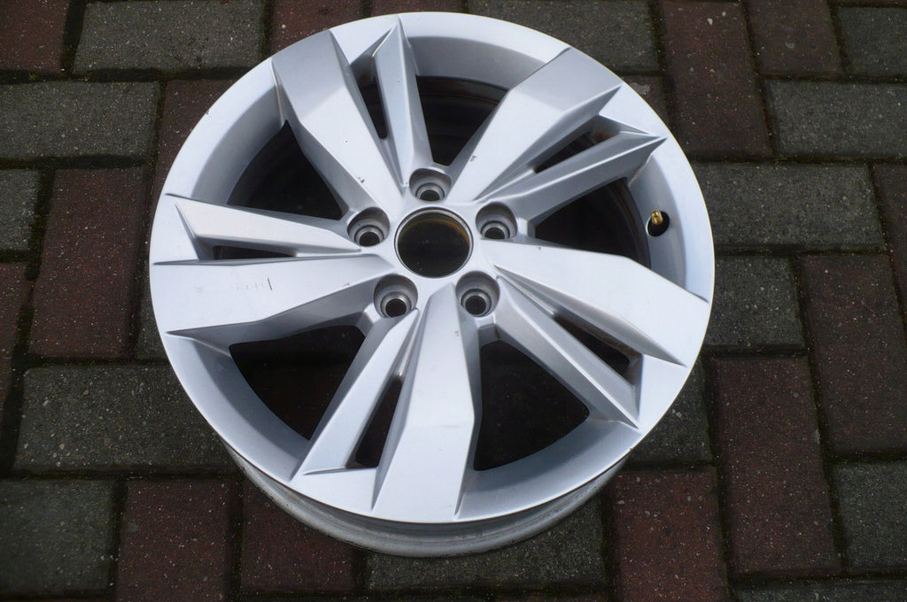 1x Alufelge 15 Zoll 5.5" 5x100 40ET Glanz Silber 2G0601025N VW Polo Rim Wheel