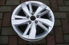 Load image into Gallery viewer, 1x Alufelge 15 Zoll 5.5&quot; 5x100 40ET Glanz Silber 2G0601025N VW Polo Rim Wheel