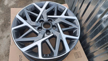 Load image into Gallery viewer, 1x Alufelge 18 Zoll 7.5&quot; 5x114.3 50ET 52910-CM300 Hyundai Kona Rim Wheel
