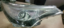 Laden Sie das Bild in den Galerie-Viewer, Frontscheinwerfer Toyota Avensis 81130 05380 Rechts Scheinwerfer Headlight SCH9946599425gb