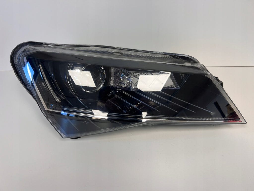 Frontscheinwerfer Skoda Superb III 3V1941016B Xenon Rechts Headlight SCH2385911020mo