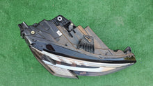 Laden Sie das Bild in den Galerie-Viewer, Frontscheinwerfer Audi A3 8Y0941036 LED Rechts Scheinwerfer Headlight SCH9032555235hl