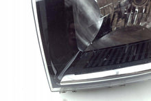 Laden Sie das Bild in den Galerie-Viewer, Frontscheinwerfer Opel Vivaro 1LE01156503 Ein Stück (Rechts oder Links)