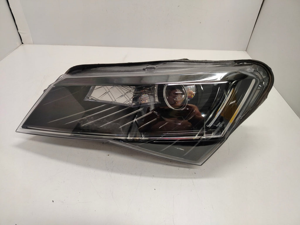 Frontscheinwerfer Skoda Superb III 3V1941015A Xenon Rechts oder Links