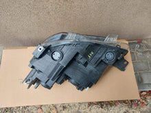Load image into Gallery viewer, Frontscheinwerfer Opel E Combo 9816825980 Ein Satz Scheinwerfer Headlight SCH8335173057ij