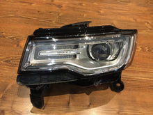 Laden Sie das Bild in den Galerie-Viewer, Frontscheinwerfer Jeep Grand Cherokee Wk2 68144709AE Links Headlight SCH5935376541dy