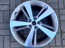 Load image into Gallery viewer, 1x Alufelge 20 Zoll 8.5" 5x114.3 47ET Glanz 52910-T6110 Genesis Gv80 Mg FEL5111030941jy