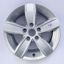 Laden Sie das Bild in den Galerie-Viewer, 1x Alufelge 15 Zoll 6.0&quot; 5x112 43ET 5G0071495A VW Golf Vii Rim Wheel