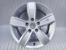 Laden Sie das Bild in den Galerie-Viewer, 1x Alufelge 15 Zoll 6.0&quot; 5x112 43ET 5G0071495A VW Golf Vii Rim Wheel