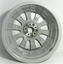 Laden Sie das Bild in den Galerie-Viewer, 4x Alufelge 18 Zoll 8.0" 5x112 67ET Glanz Silber A2514013702 Mercedes-Benz FEL3896923488uz