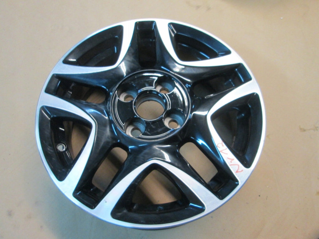 1x Alufelge 15 Zoll 5.0" 4x100 39ET 6577887665 Toyota Aygo Rim Wheel