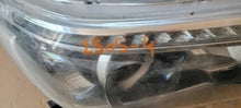 Laden Sie das Bild in den Galerie-Viewer, Frontscheinwerfer Toyota Hilux VIII 81140-0K730 Rechts Scheinwerfer Headlight SCH3284210770br