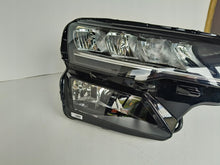 Load image into Gallery viewer, Frontscheinwerfer Skoda Karoq 57B941010 Full LED Rechts Scheinwerfer Headlight SCH7626805205um