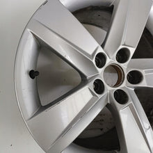 Load image into Gallery viewer, 1x Alufelge 16 Zoll 7.0" 5x100 46ET Glanz Silber 6V0601025B Skoda Fabia Iii FEL8641792122xt