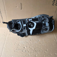 Laden Sie das Bild in den Galerie-Viewer, Frontscheinwerfer Toyota Proace City 9808589980 Xenon Links Headlight SCH6746921956nb