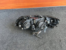 Laden Sie das Bild in den Galerie-Viewer, Frontscheinwerfer Volvo V70 S60 30655906 Xenon Rechts Scheinwerfer Headlight SCH2854620959fs