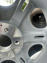 Laden Sie das Bild in den Galerie-Viewer, 1x Alufelge 18 Zoll Mercedes-Benz W212 Rim Wheel FEL5724294644kp