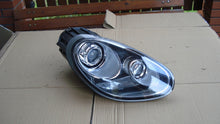 Laden Sie das Bild in den Galerie-Viewer, Frontscheinwerfer Porsche Boxster 987 Cayman 100-17087 Rechts Headlight SCH1447264083wb