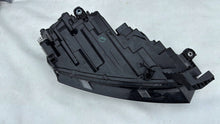 Laden Sie das Bild in den Galerie-Viewer, Frontscheinwerfer Skoda Octavia IV 5E4941015 LE18A6418030111823100 LED Links SCH2124091122aw