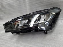 Laden Sie das Bild in den Galerie-Viewer, Frontscheinwerfer Skoda Enyaq 5LB941015 Full LED Links Scheinwerfer Headlight