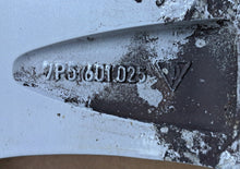 Laden Sie das Bild in den Galerie-Viewer, 1x Alufelge 18 Zoll 8.0" 5x130 53ET Glanz Silber 7P5601025 Porsche Cayenne FEL4553343106vm