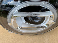 Laden Sie das Bild in den Galerie-Viewer, Frontscheinwerfer Mercedes-Benz W463 4639061702 Links Scheinwerfer Headlight