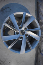 Load image into Gallery viewer, 1x Alufelge 16 Zoll 6.5&quot; 5x112 46ET Glanz Silber 5H0071496 VW Golf Rim Wheel