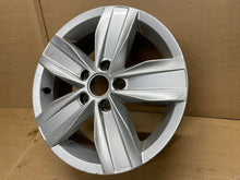 Load image into Gallery viewer, 1x Alufelge 16 Zoll 7.0&quot; 5x112 42ET Glanz Silber 2K5601025Q VW Caddy Rim Wheel