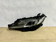 Laden Sie das Bild in den Galerie-Viewer, Frontscheinwerfer Toyota Camry 81150-33C70 A1V142-000081150-33C70 LED Links