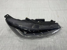 Laden Sie das Bild in den Galerie-Viewer, Frontscheinwerfer Ford Focus NX7B-13E014-CD Full LED Rechts Headlight SCH9070432847lt