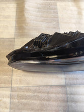 Laden Sie das Bild in den Galerie-Viewer, Frontscheinwerfer Honda Civic I 100-8F06E FALSE Scheinwerfer Headlight SCH8671117984op