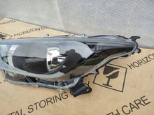 Laden Sie das Bild in den Galerie-Viewer, Frontscheinwerfer Toyota 4 Yaris Links Scheinwerfer Headlight SCH3451743027us