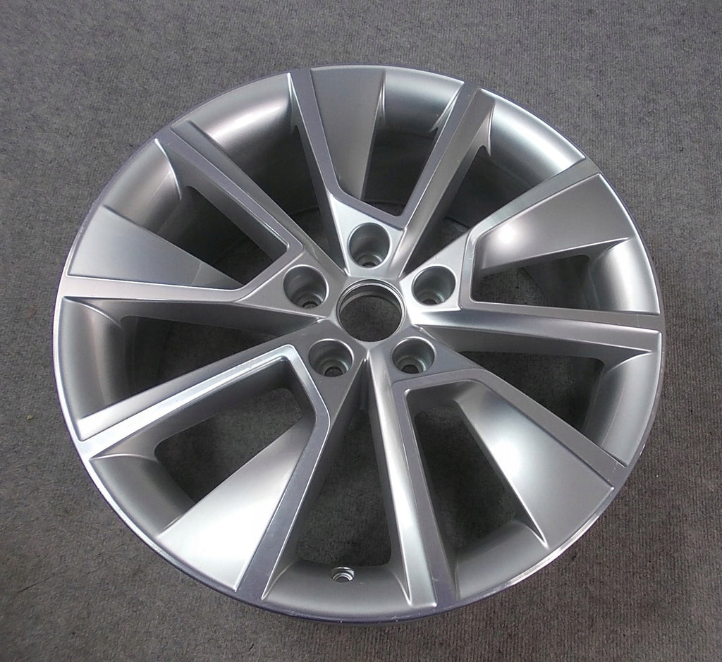1x Alufelge 18 Zoll 7.5" 5x112 43ET Glanz Silber 5E0601025 Skoda Octavia Iii