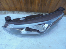 Laden Sie das Bild in den Galerie-Viewer, Frontscheinwerfer Ford Focus JX7B-13W030-CE- Links Scheinwerfer Headlight