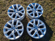 Laden Sie das Bild in den Galerie-Viewer, 4x Alufelge 17 Zoll 6.5" 5x112 39ET Silber 6856076 Audi Rim Wheel FEL4289197198ew