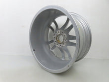 Laden Sie das Bild in den Galerie-Viewer, 1x Alufelge 18 Zoll 9.0" 5x120 29ET Silber 2284906 BMW F80 Rim Wheel FEL8206824748mu