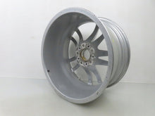 Laden Sie das Bild in den Galerie-Viewer, 1x Alufelge 18 Zoll 9.0" 5x120 29ET Silber 2284906 BMW F80 Rim Wheel FEL8206824748mu