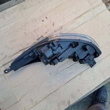 Load image into Gallery viewer, Frontscheinwerfer Kia Sportage IV 92102-F1500 Rechts Scheinwerfer Headlight SCH6241528187ln