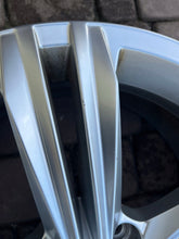 Laden Sie das Bild in den Galerie-Viewer, 4x Alufelge 18 Zoll 7.0" 5x112 43ET Glanz Silber VW Tiguan Rim Wheel FEL1973364472lx