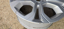 Load image into Gallery viewer, 1x Alufelge 18 Zoll K8D2-1007-NA Land Rover Range Evoque L551 Ii Rim Wheel FEL8581027942xq